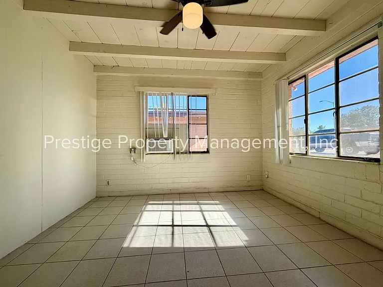 2201 E Grant Rd #19 — Photo 16