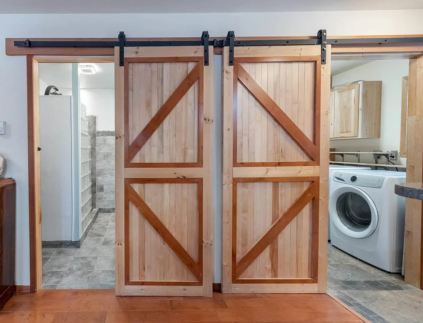 3 bed, 2 bath valley townhome, pet friendly, long term lease — Photo 2