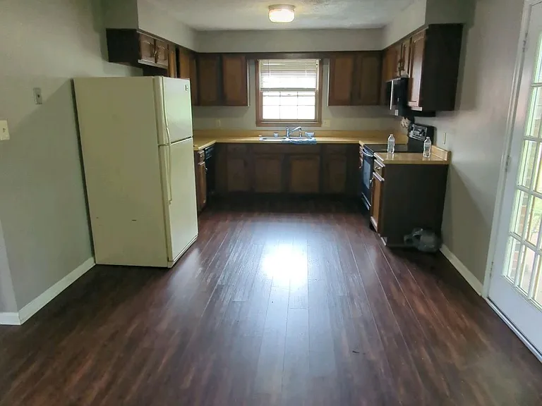 2517 Thoroughbred Dr — Photo 8