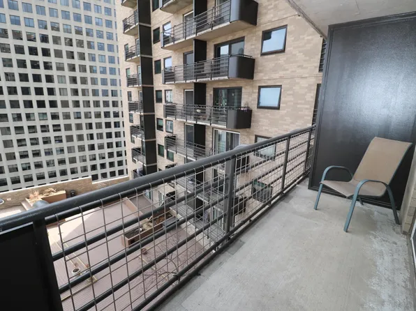 66 9th St Unit 1613, Saint Paul, MN 55101