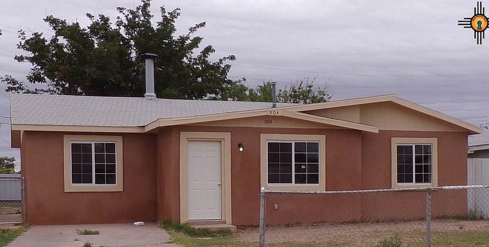 1st image of 904 W Alvarado Ave