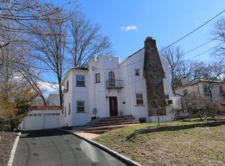 6 Bentley Rd, Great Neck, NY 11023