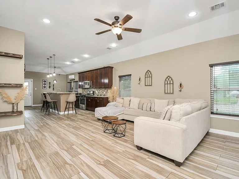 3102 Ash Dr — Photo 5