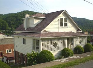 16 E Walnut St, Richwood, WV 26261