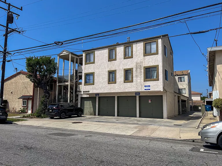 11943 Grevillea Ave — Photo 6