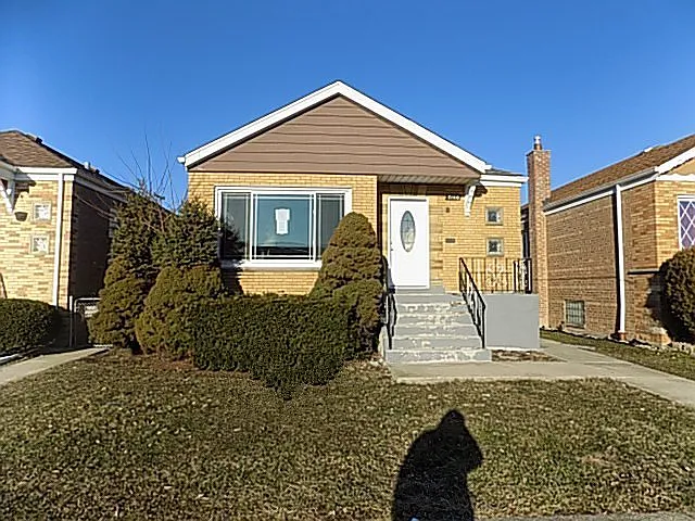 7140 S Avers Ave photo 1