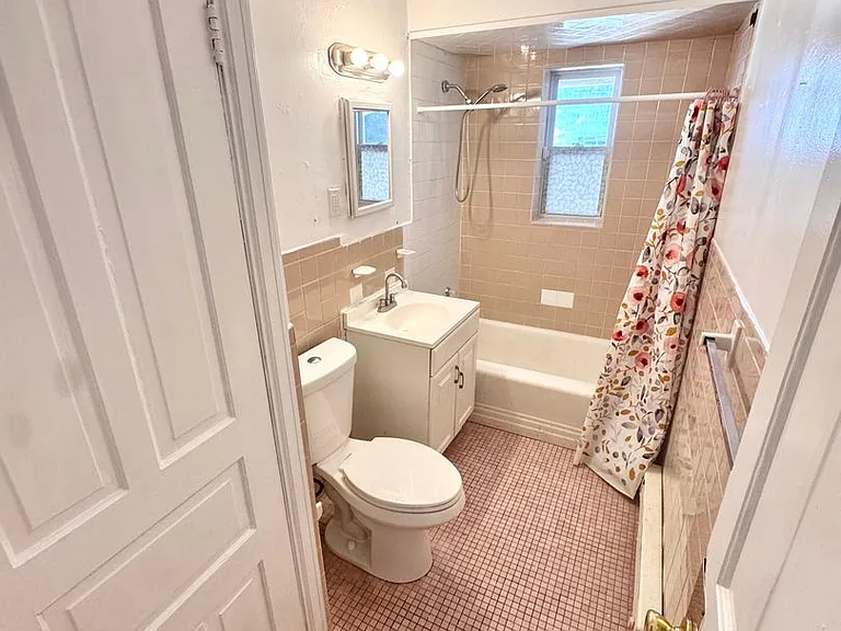 535 W Tilghman St — Photo 6