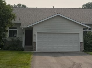 1516 Dublin Ct, Shakopee, MN 55379