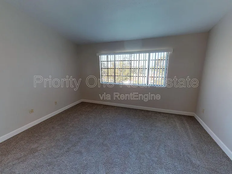 2876 Englewood Way — Photo 7