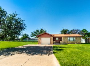 1023 NW 11th St, Tulia, TX 79088