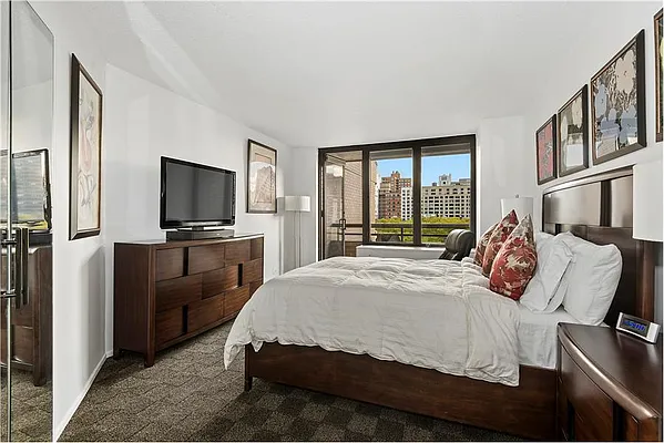 Sold by Thrasher Real Estate | media 7