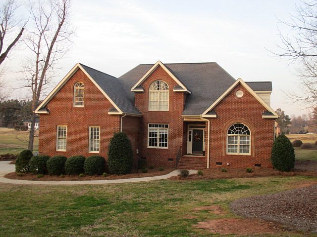 1st image of 124 Tally Ho Dr