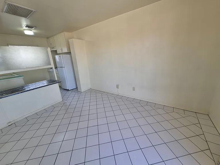 335 S 2nd Ave — Photo 5