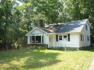 432 Meadow Rd, Kings Park, NY 11754