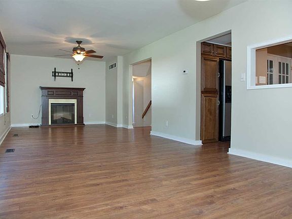 4th image of 8488 Yorkridge Ct