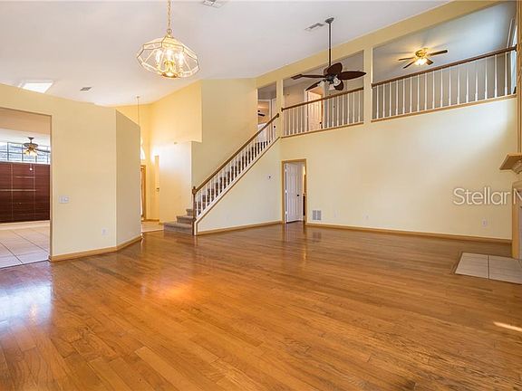 5th image of 301 Hanging Moss Cir