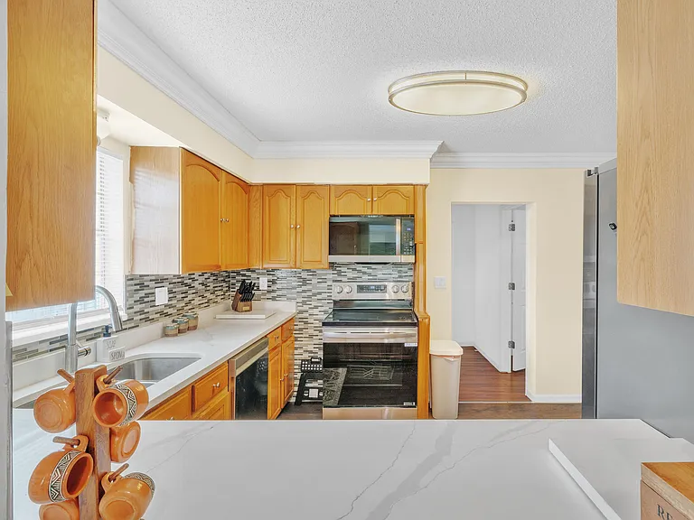 1350 Riverside Cir #1 — Photo 9