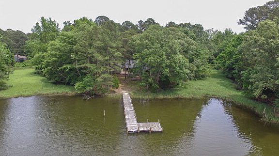 3rd image of 84 Tuckahoe Dr
