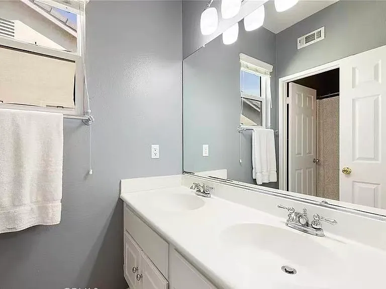 22358 Hawthorn Ave — Photo 16