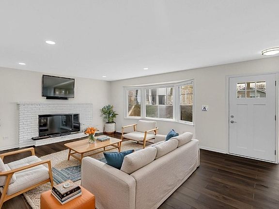 4th image of 17525 Maple Ave