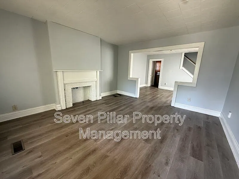 3 bed, 1.0 bath, 1120 sqft, $1,150 — Photo 4