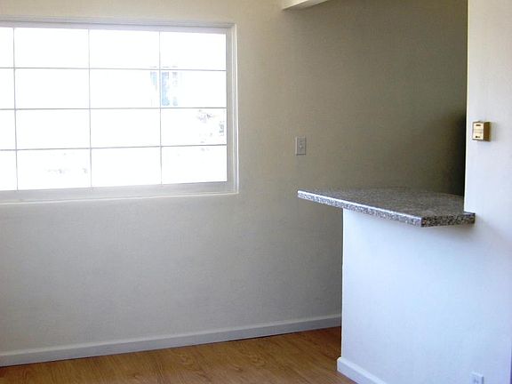 3rd image of 4542 Haines St