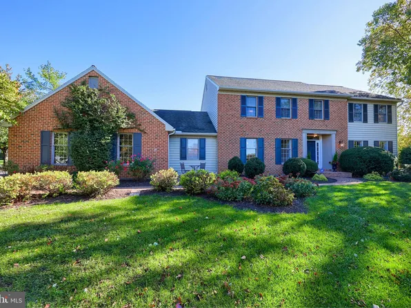 561 Randolph Dr, Lititz, PA 17543