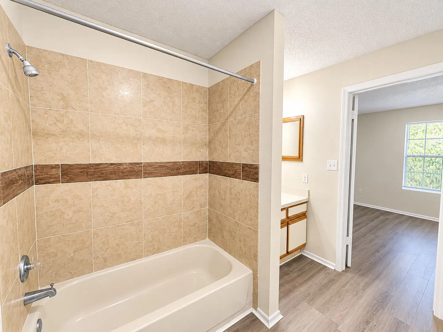 Spacious 1BR at Oasis | Washer & Dryer + Water Included. Gated Community, Available Now! — Photo 3