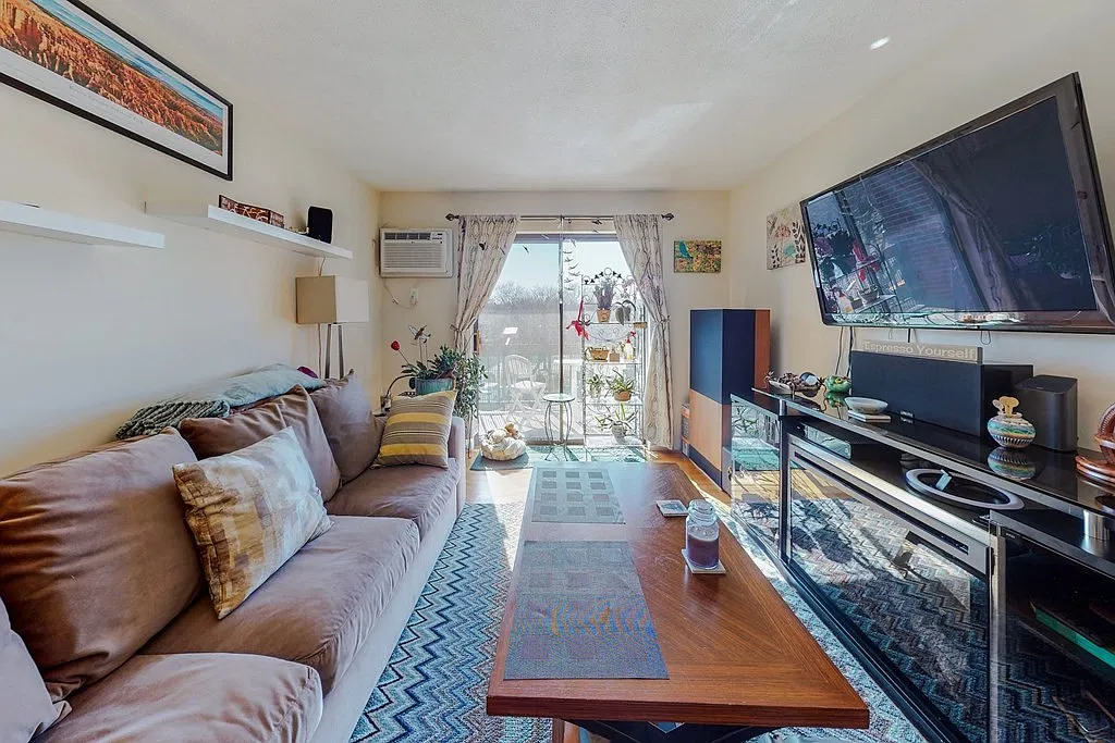 2 bed, 937 sqft, $3,200 — Photo 2