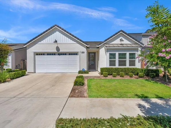 2062 N Osmun Ave, Clovis, CA 93619