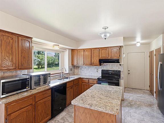 5th image of 1280 Falcon Dr