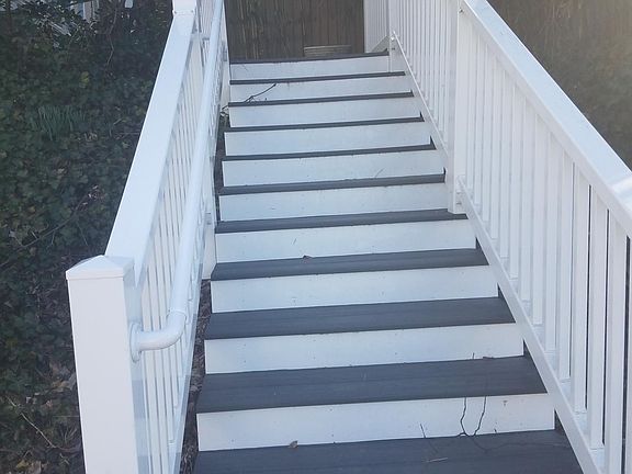 4th image of 101 E Linden St