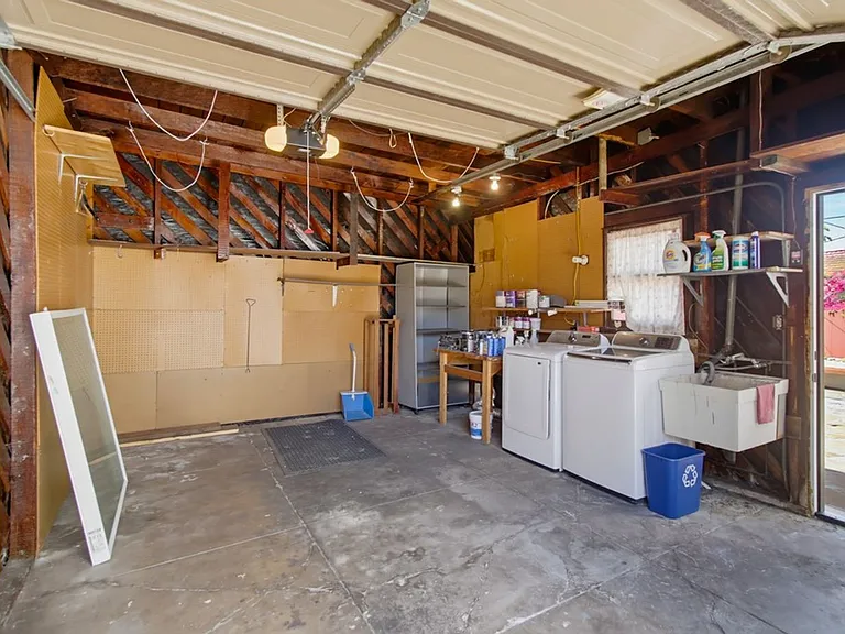 2615 Myrtle Ave — Photo 47