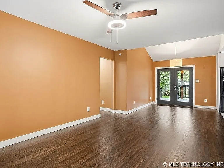 4958 S Detroit Ave — Photo 2
