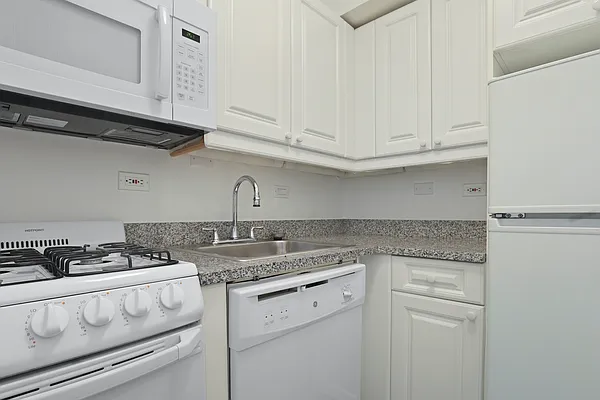 Rented by Stonehenge NYC LLC | media 3