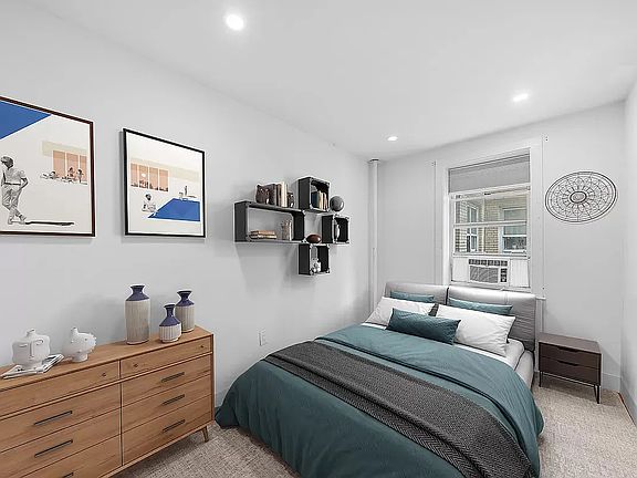 3rd image of 720 W 181st St #1E