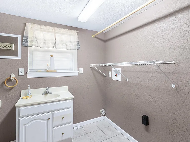 4310 Tee Pee Dr — Photo 20