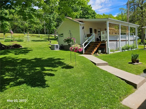 8476 Harvard St, Honeoye, NY 14471