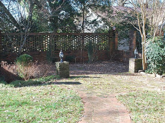 outdoor entertaining
