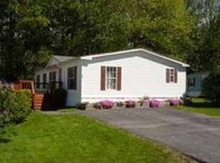 29 Patio Park Ln, Gorham, ME 04038