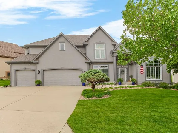 5720 NE Quartz Dr, Lees Summit, MO 64064