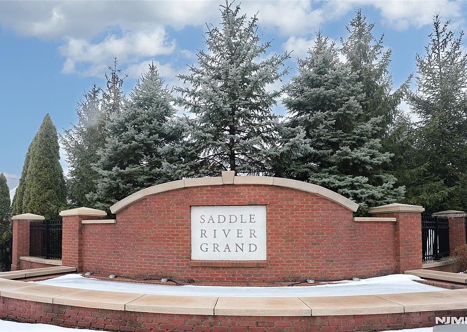 1st image of 165 Cortland Dr #5