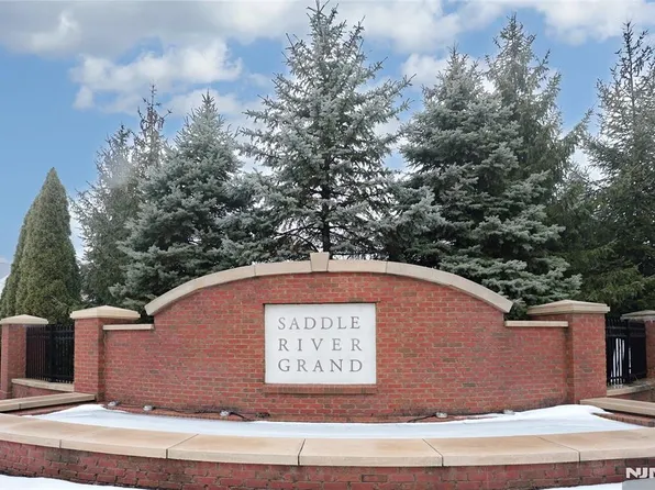 165 Cortland Dr #5, Saddle River, NJ 07458