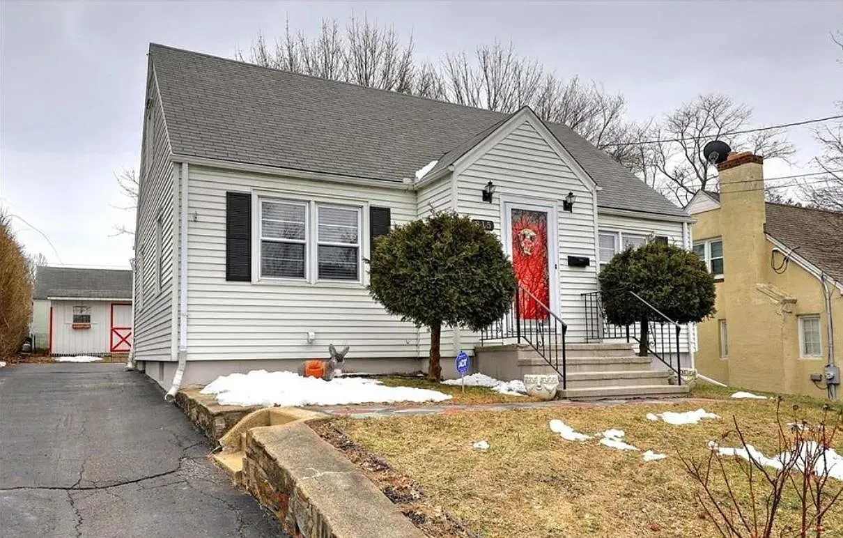815 Ruth St — Photo 1