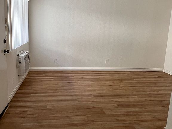 5th image of 1326 W Carson St #112
