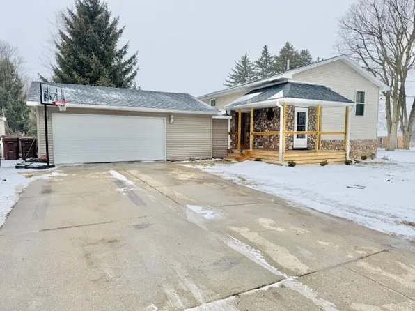 135 Amasa St, Woodland, MI 48897