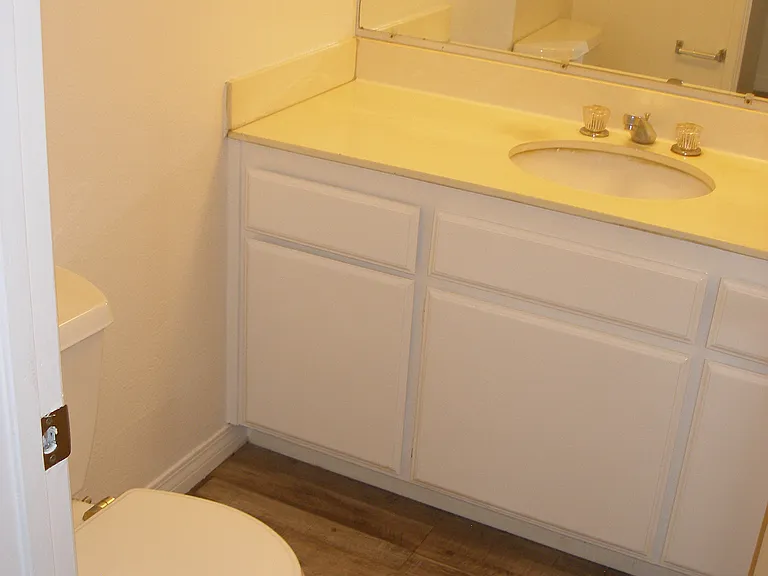 1/2 Bath