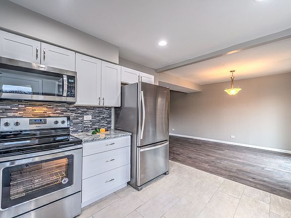 3rd image of 1S224 Ingersoll Ln