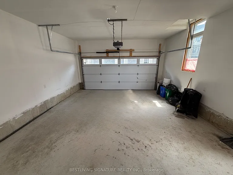180 De La Roche Dr — Photo 16
