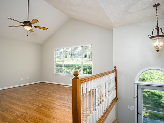 4th image of 78 Thornbrooke Dr